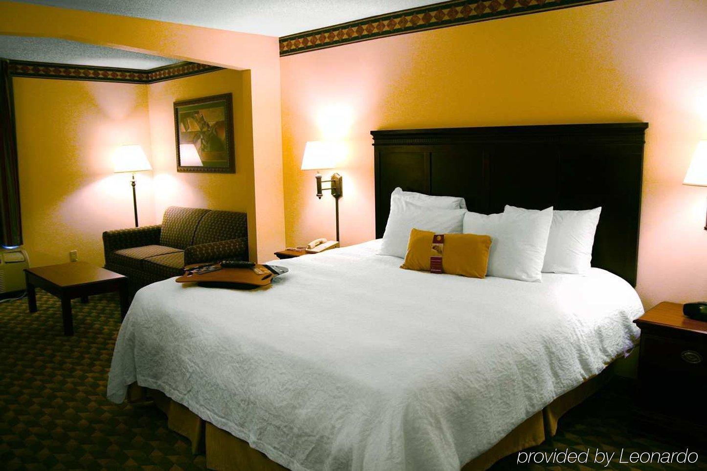 Hampton Inn Ворнер-Робінс Номер фото